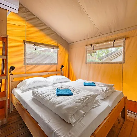 Aldeamento Turístico Easyatent Safari Tent Bijela Uvala Mugeba